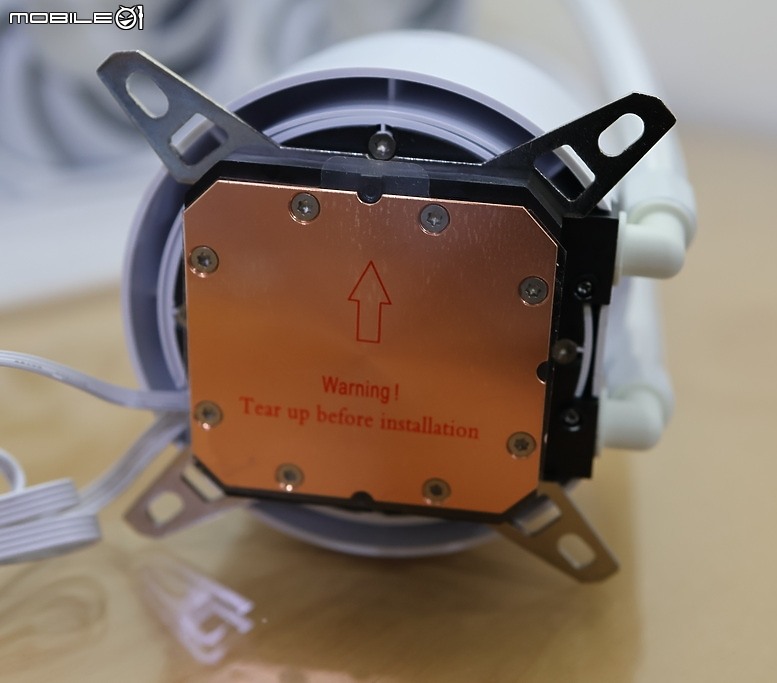 螢幕想放哪就放哪 SAMA Q70WH 模組化 LCD 水冷