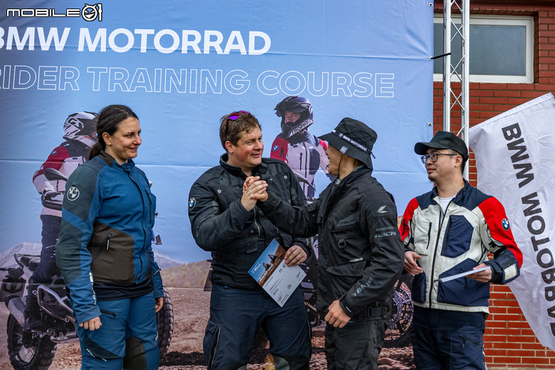 點我看大圖 BMW Motorrad 越野駕駛訓練課程全記錄,國際教官手把手帶你解任務!