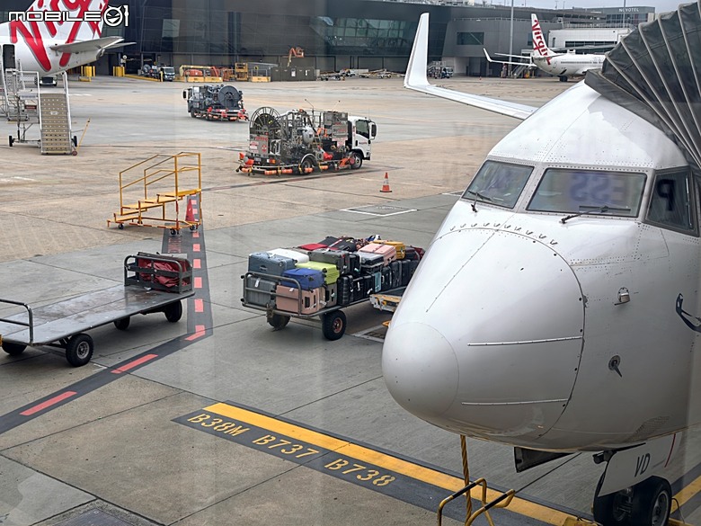 中華航空 CI057 桃園&rArr;墨爾本、CI054 布里斯本&rArr;桃園、澳洲國內線 維珍航空 VA827 墨爾本&rArr;雪梨、VA511 雪梨&rArr;黃金海岸，以及東澳四城之四座機場 — 2026東澳洲四大城巡遊之航空行程段