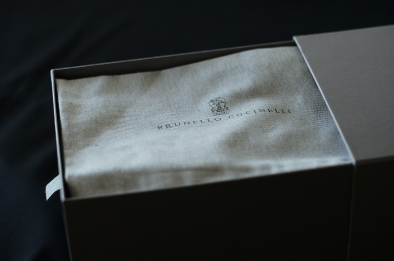 點我看大圖 針織鞋:Berluti Shadow Sneaker vs. Brunello Cucinelli Knit Runner