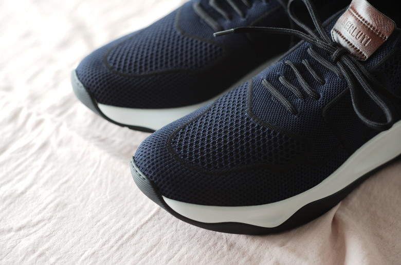 點我看大圖 針織鞋:Berluti Shadow Sneaker vs. Brunello Cucinelli Knit Runner