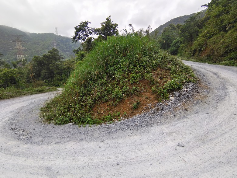 背著書包去越野--白米甕林道台泥大白山礦路