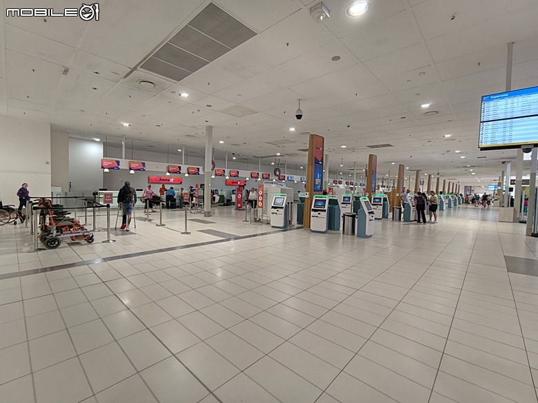 中華航空 CI057 桃園&rArr;墨爾本、CI054 布里斯本&rArr;桃園、澳洲國內線 維珍航空 VA827 墨爾本&rArr;雪梨、VA511 雪梨&rArr;黃金海岸，以及東澳四城之四座機場 — 2026東澳洲四大城巡遊之航空行程段