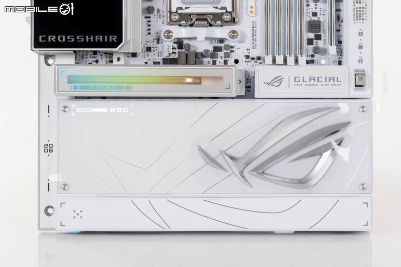 ROG CROSSHAIR X870E GLACIAL 主機板開箱實測 不光配置性能頂尖 更具備雙 10 GbE 海量高速傳輸