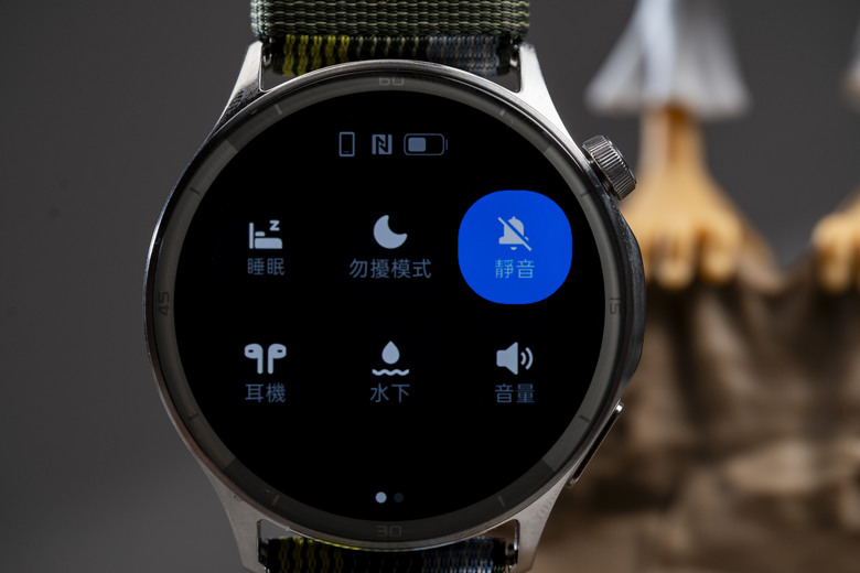點我看大圖 OPPO Watch S 開箱 |超薄 |輕智能 |60秒全方位快速健檢 -有許多地方需要打磨