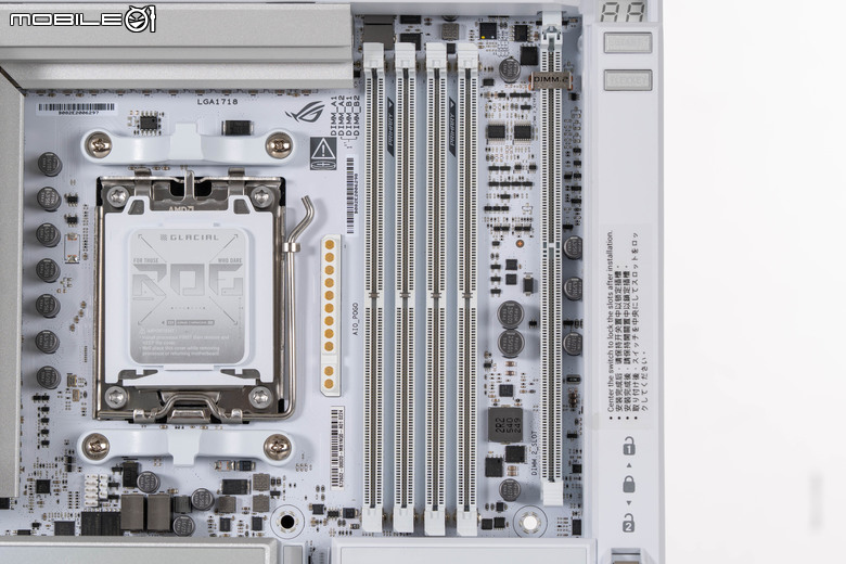 ROG CROSSHAIR X870E GLACIAL 主機板開箱實測 不光配置性能頂尖 更具備雙 10 GbE 海量高速傳輸
