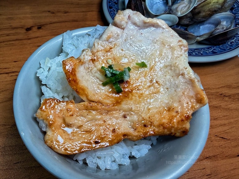 火烤兩吃吃到飽免服務費,泰式醃肉清爽嫩口,聚餐推薦