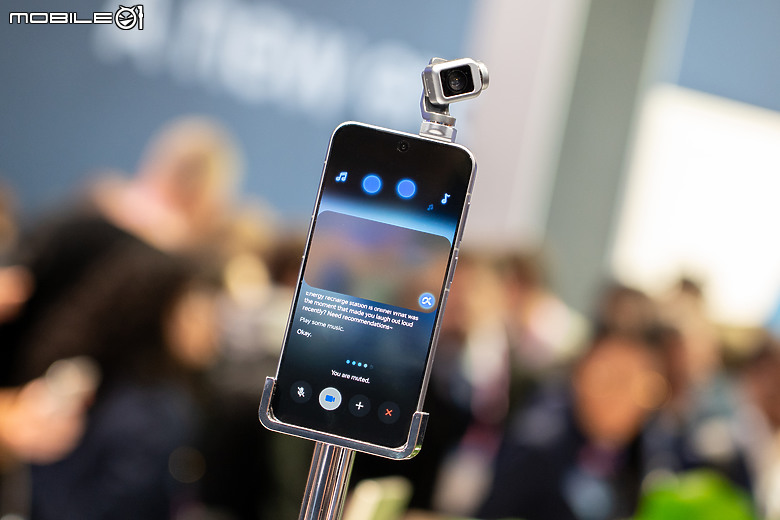 榮耀 Robot Phone 亮相 MWC｜首搭 4DoF 三軸雲台相機、導入自然 AI 互動！
