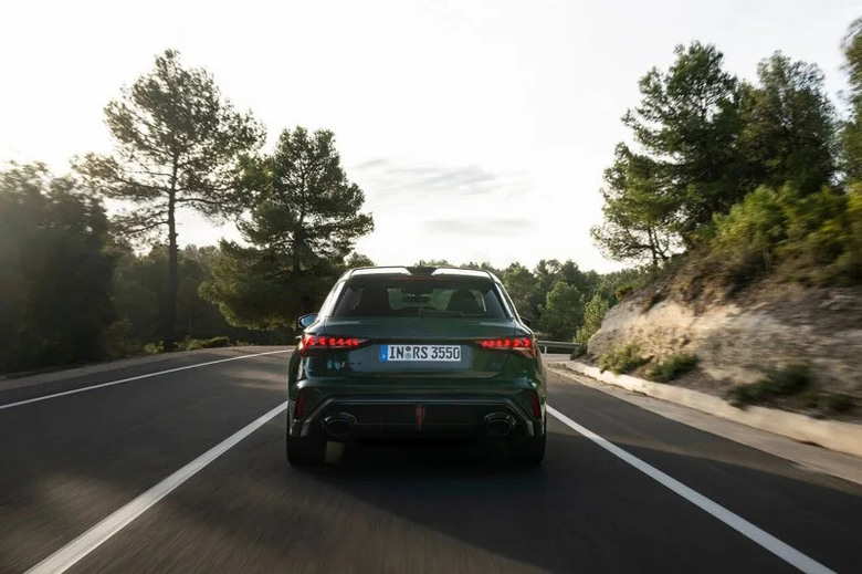 五缸絕唱?Audi RS3 Competition限量版全球首發,300輛稀缺配額致敬內燃機巔峰!