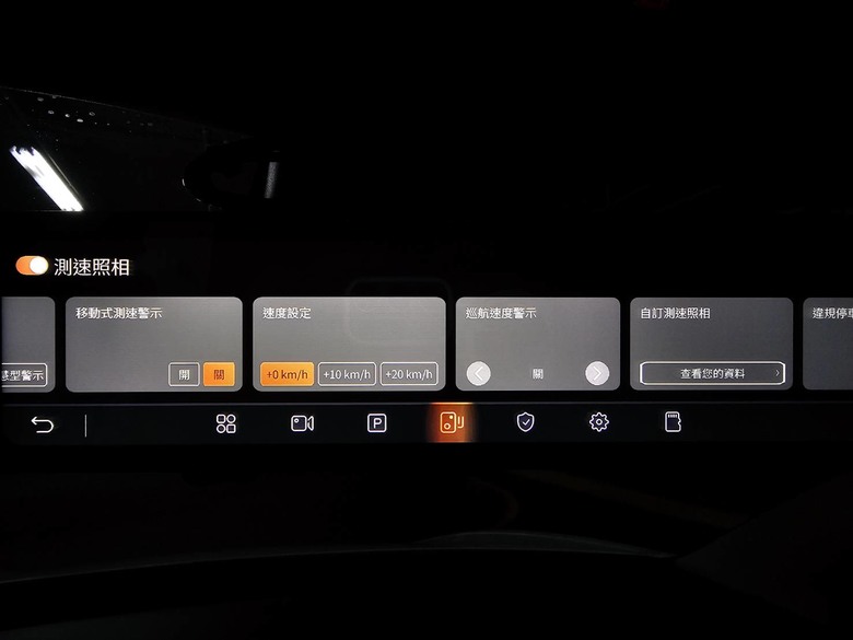 Mio瞻前顧後，還能環顧四周！(MiVue R888W3三鏡頭後視鏡型行車記錄器開箱分享)