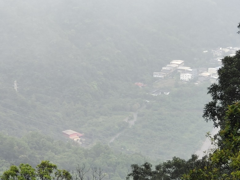 背著書包去越野--白米甕林道台泥大白山礦路