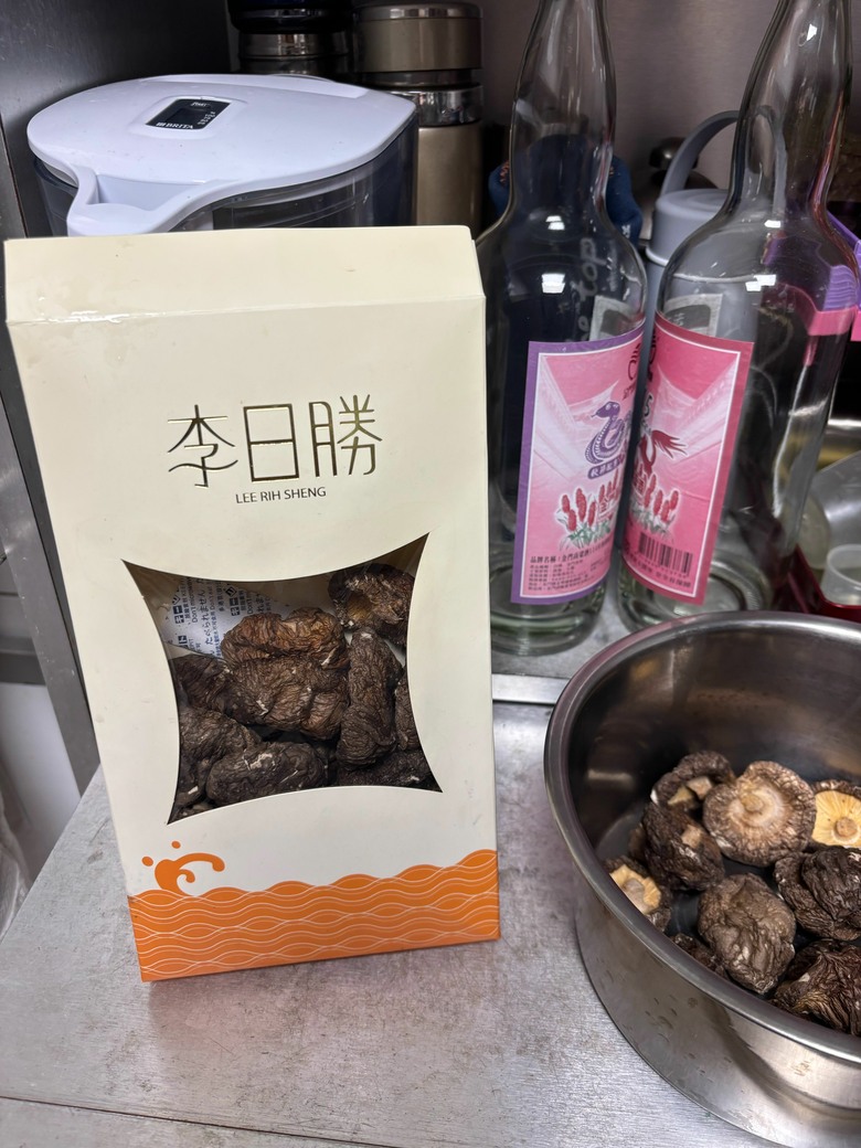 改良版香菇雞湯+雞油拌麵