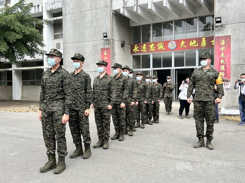騎 訪 屏 東 龍 泉 ( 陸 戰 隊 新 訓 中 心 )
