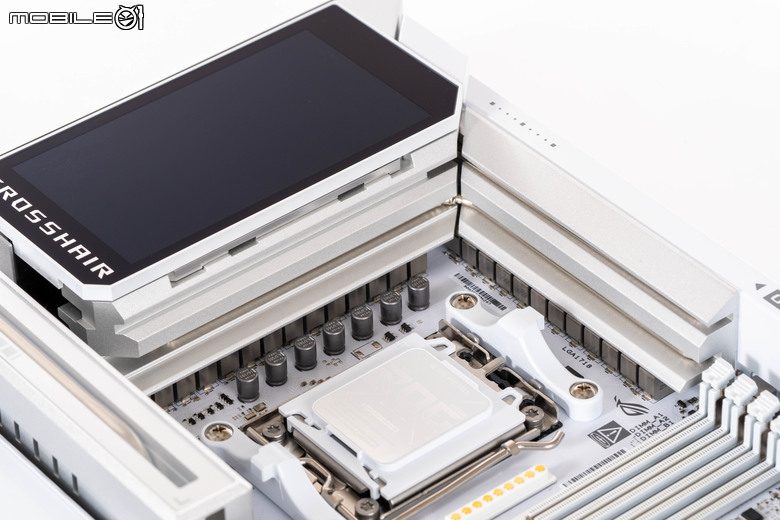 ROG CROSSHAIR X870E GLACIAL 主機板開箱實測 不光配置性能頂尖 更具備雙 10 GbE 海量高速傳輸