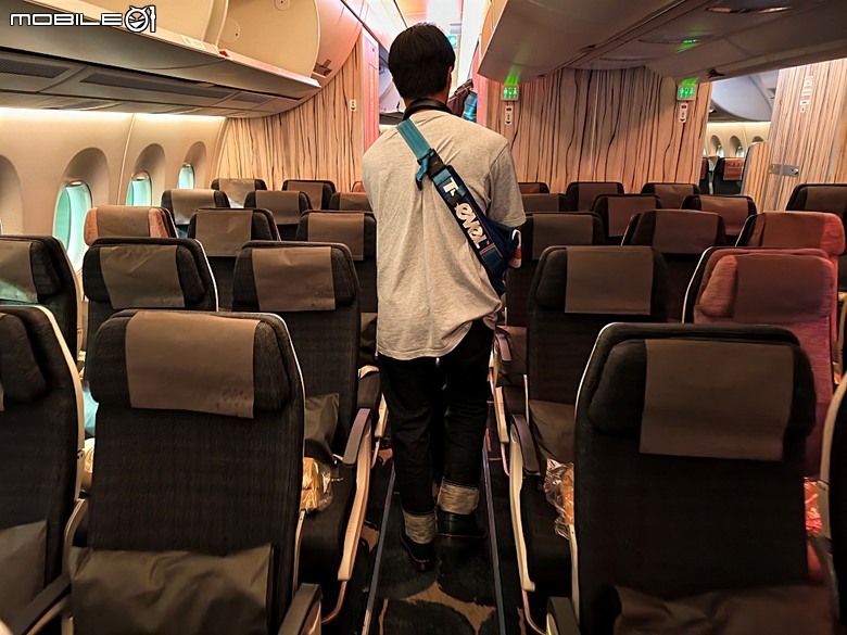 中華航空 CI057 桃園&rArr;墨爾本、CI054 布里斯本&rArr;桃園、澳洲國內線 維珍航空 VA827 墨爾本&rArr;雪梨、VA511 雪梨&rArr;黃金海岸，以及東澳四城之四座機場 — 2026東澳洲四大城巡遊之航空行程段