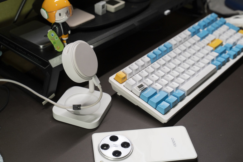 OPPO磁吸小渦輪2代整體桌面擺設示意