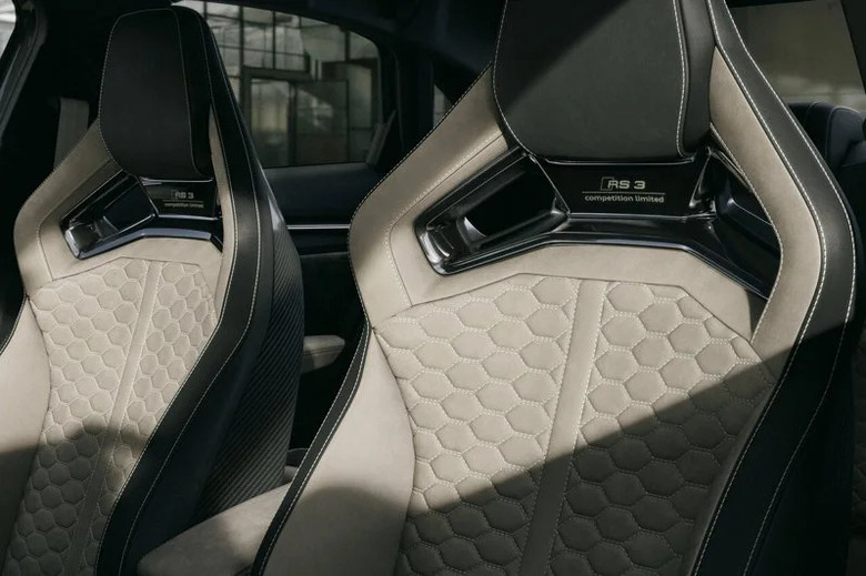 五缸絕唱?Audi RS3 Competition限量版全球首發,300輛稀缺配額致敬內燃機巔峰!