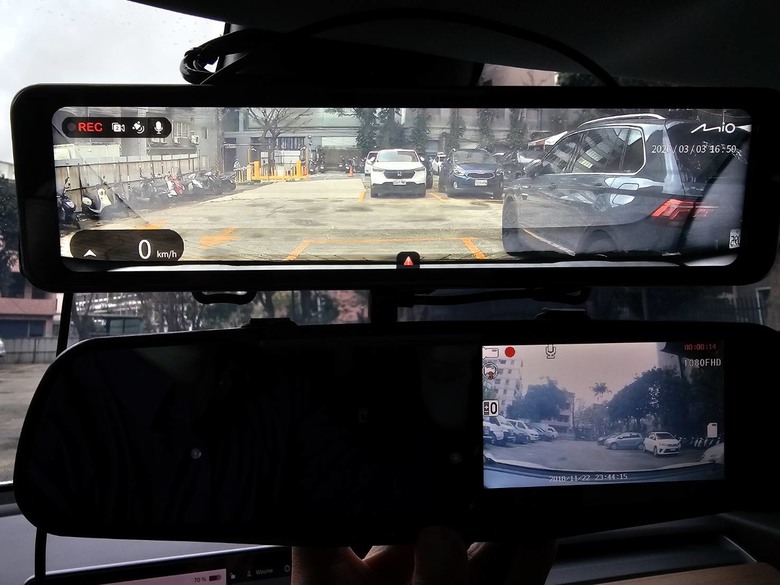 Mio瞻前顧後，還能環顧四周！(MiVue R888W3三鏡頭後視鏡型行車記錄器開箱分享)