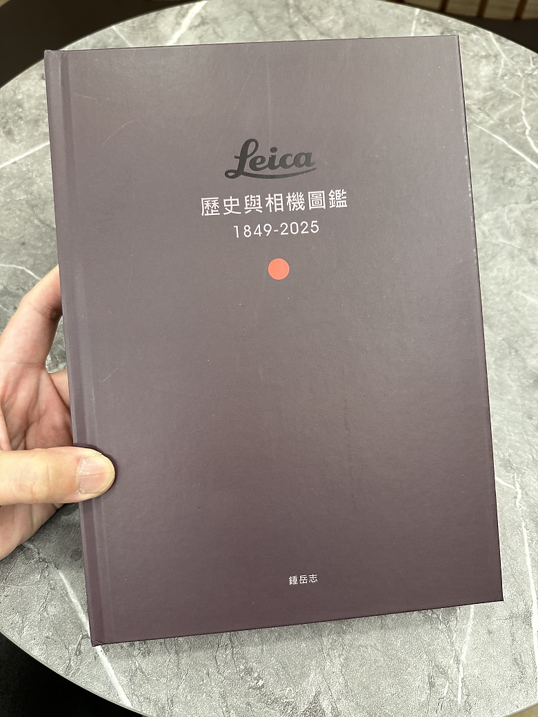 全新出版最完整的徠卡書