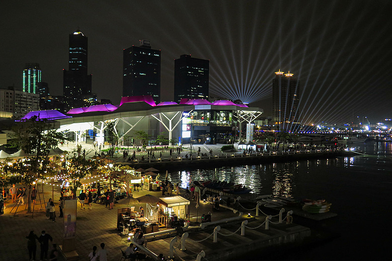 【生活紀錄】農曆年假期間看內埔燈會、與光之國使者見面的紀錄