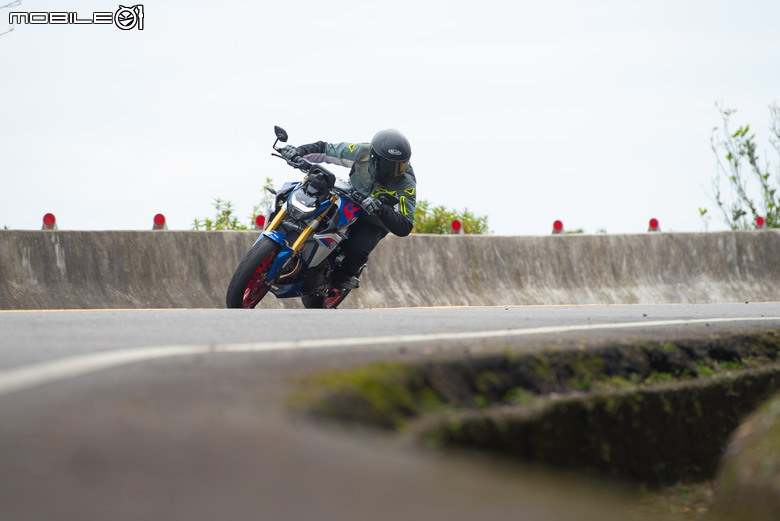 BMW F 900 R試駕報告｜巨劍無鋒、大巧不工！