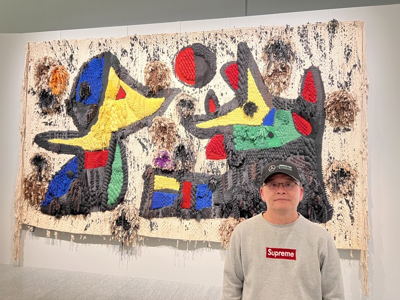 造型獨特的綜合材料藝術裝置