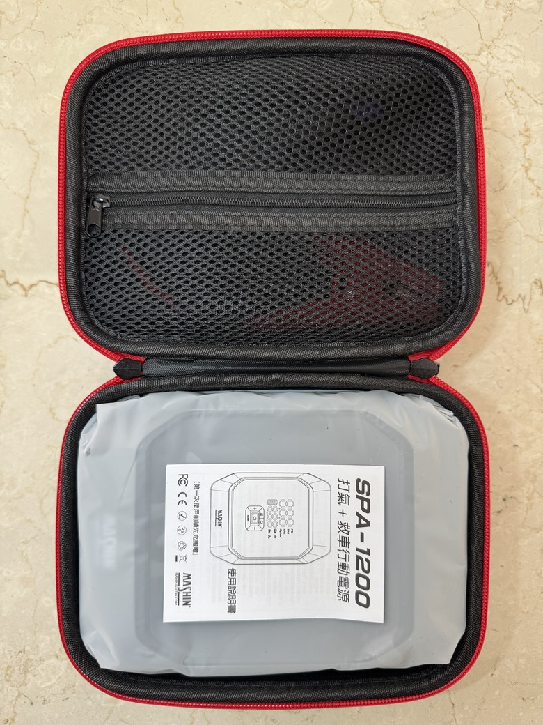 點我看大圖 【評測】麻新 MASHIN SPA-1200 救車行動電源+打氣機