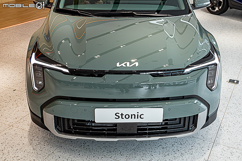 【採訪】Kia Stonic 單一車型 89.9 萬元正式上市，可加價 2 萬選用「莫蘭迪綠套件」！