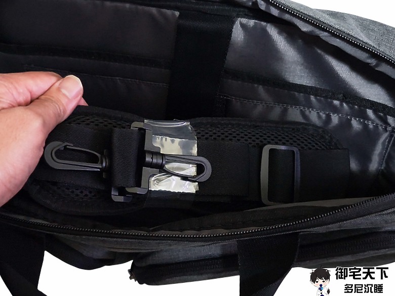 點我看大圖 開箱|【Targus 泰格斯】TBT94304GL 15-16 吋筆電側背後背包 - 是側背包也是後背包,秒切換你的專業與自在!