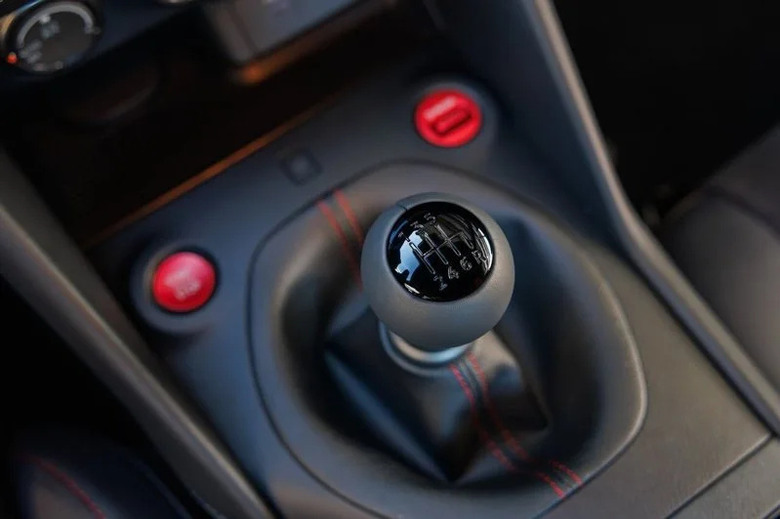 NISMO六速手排回歸 2027 年式美規 Nissan Z / Z NISMO 小改款登場