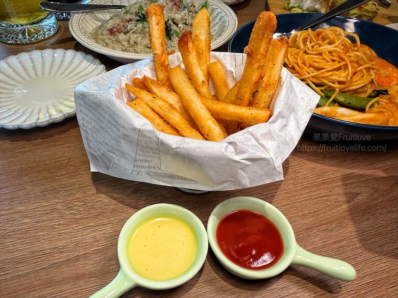 平價義大利麵、燉飯、焗烤推薦,主餐送超大杯飲料,聚餐、下午茶首選