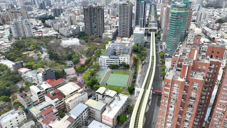 點我看大圖 🌟 北屯【純2房新案】 走路3分鐘到綠線捷運 萬坪公園第一排 周遭成熟商圈環繞 均質質感捷運宅 空拍分享