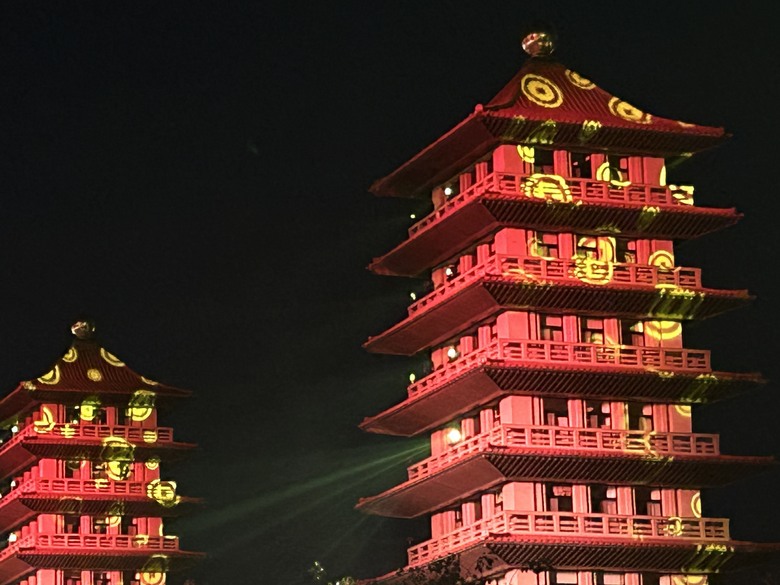 元 宵 騎 遊 大 樹 佛 光 山 燈 會