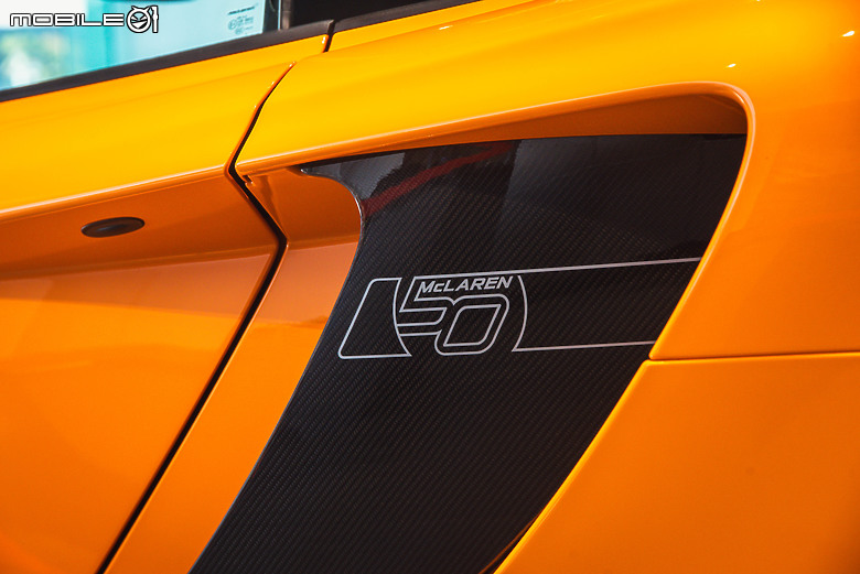 【實拍】慶祝2025賽季F1車隊/車手雙料冠軍,McLaren特別展出MP4-26 F1賽車!