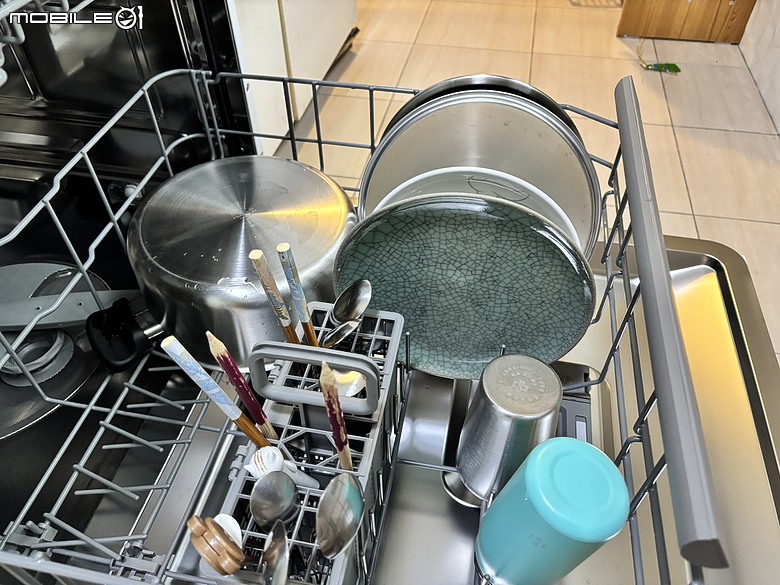 【體驗】 這不是洗碗機,是時間鍊金術!Panasonic 15人份獨嵌式洗碗機 NP-DFB2K6-1H,買回無價的下班時光