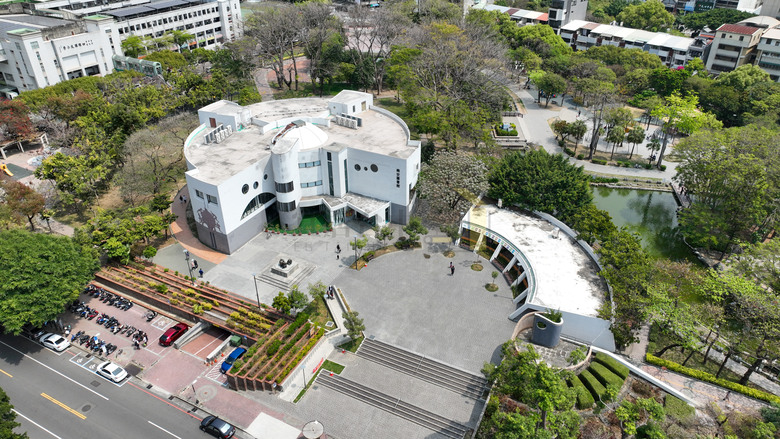 點我看大圖 🌟 北屯【純2房新案】 走路3分鐘到綠線捷運 萬坪公園第一排 周遭成熟商圈環繞 均質質感捷運宅 空拍分享