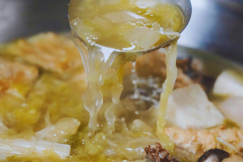 【台南素食火鍋推薦】安平東北酸白菜火鍋｜老師傅手工酸白菜鍋：契作農法、天然發酵的酸白菜｜16種以上新鮮蔬菜｜天然的保證