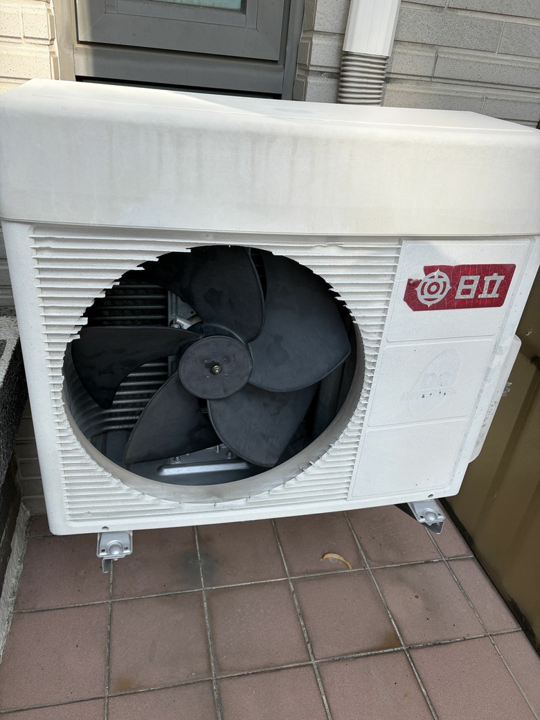 19年的室外機外殼都脆化了