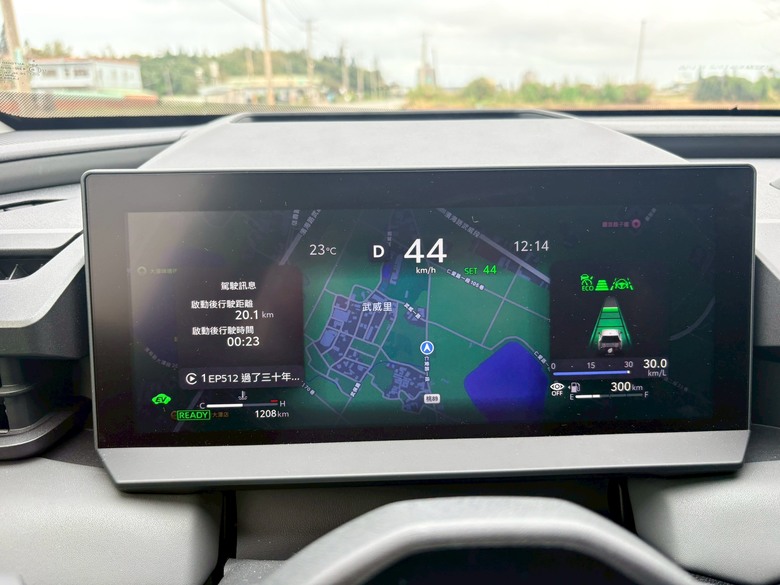 終於換上原廠主機了，第六代RAV4油電旗艦試駕分享