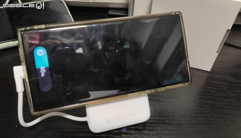 開箱 | Anker Zolo 自帶線行動電源 A1116