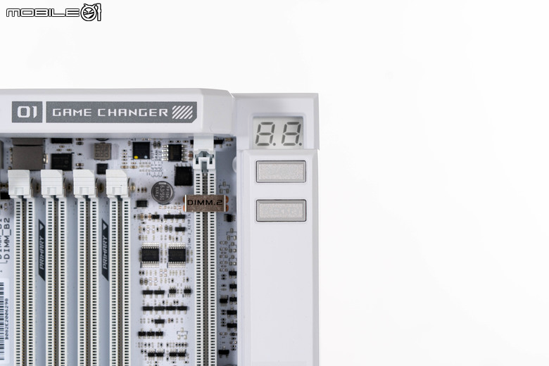 ROG CROSSHAIR X870E GLACIAL 主機板開箱實測 不光配置性能頂尖 更具備雙 10 GbE 海量高速傳輸
