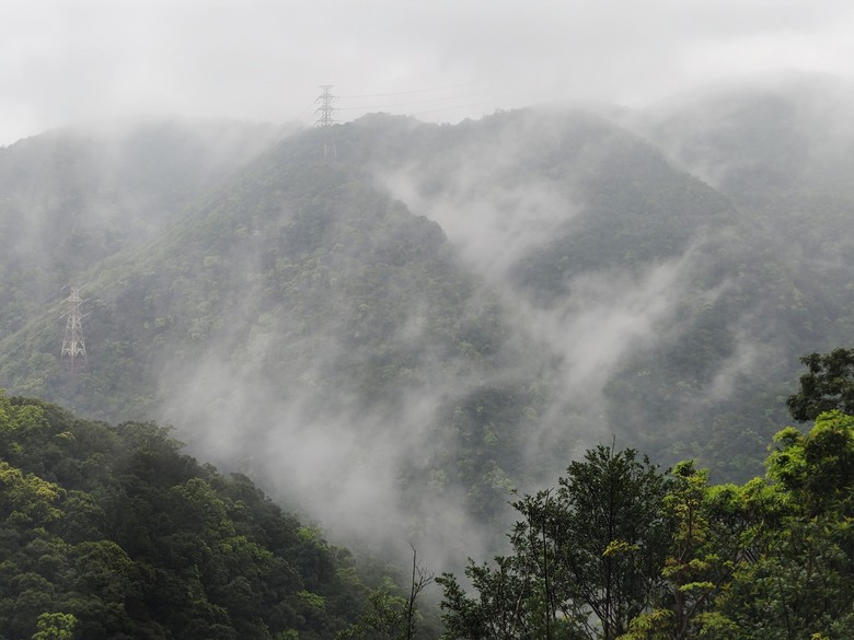 背著書包去越野--白米甕林道台泥大白山礦路