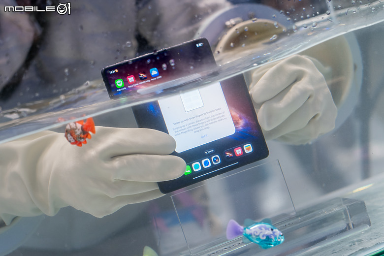 榮耀 Robot Phone 亮相 MWC｜首搭 4DoF 三軸雲台相機、導入自然 AI 互動！