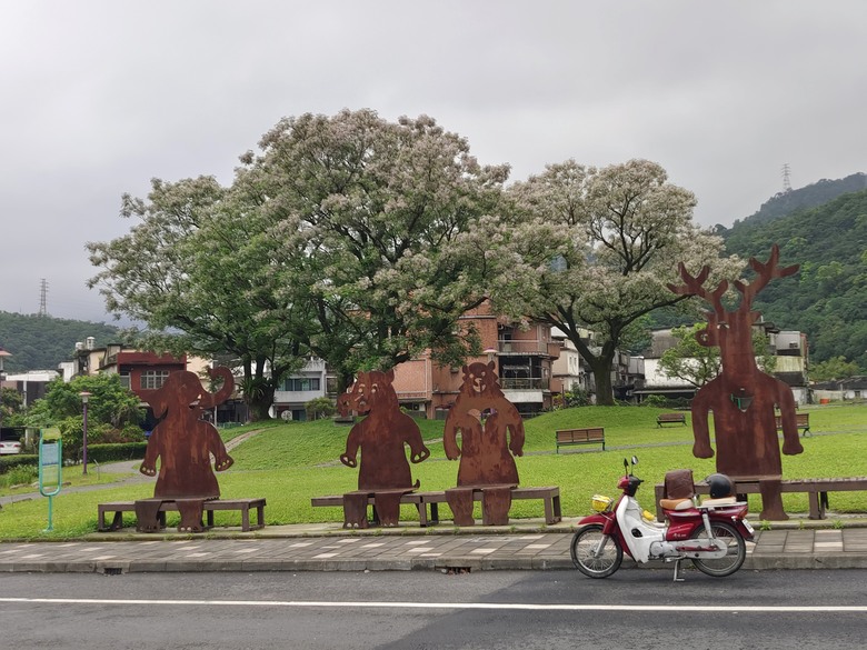 背著書包去越野--白米甕林道台泥大白山礦路