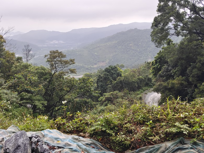 背著書包去越野--白米甕林道台泥大白山礦路
