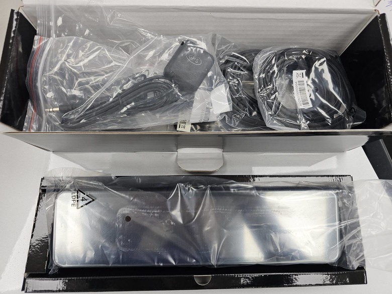 Mio瞻前顧後，還能環顧四周！(MiVue R888W3三鏡頭後視鏡型行車記錄器開箱分享)