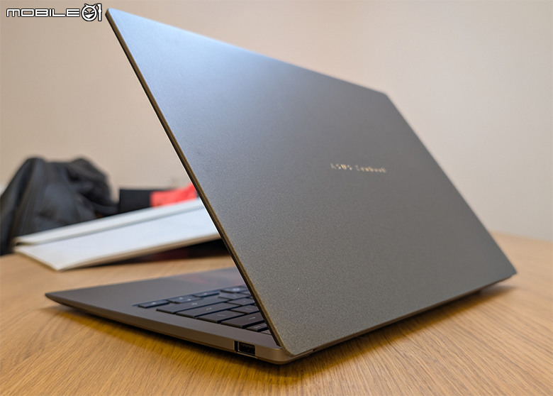開箱 UX5406AA Ultra 9 386H 隨身筆電