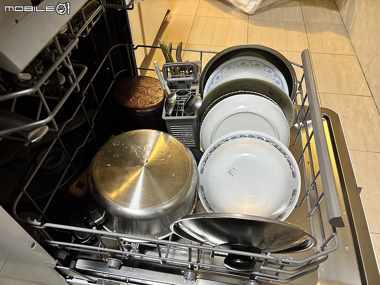 【體驗】 這不是洗碗機,是時間鍊金術!Panasonic 15人份獨嵌式洗碗機 NP-DFB2K6-1H,買回無價的下班時光