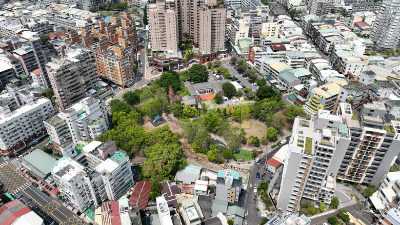 點我看大圖 🌟 北屯【純2房新案】 走路3分鐘到綠線捷運 萬坪公園第一排 周遭成熟商圈環繞 均質質感捷運宅 空拍分享
