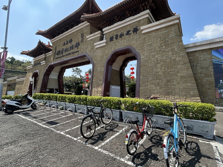 元 宵 騎 遊 大 樹 佛 光 山 燈 會